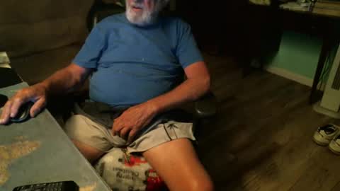 1handyanddee online show from May 2, 1:41 am