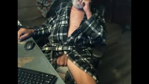 1handyanddee online show from June 11, 2:00 am