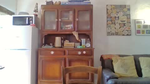 22esserre online show from February 9, 12:43 pm