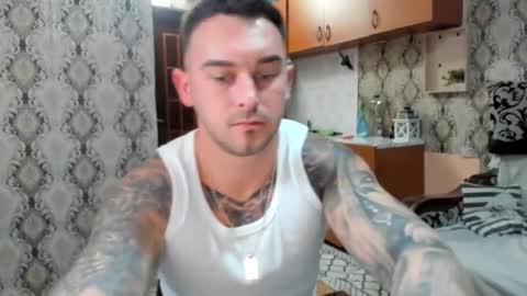 2sexymuscles online show from November 12, 8:14 pm