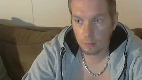 2small4you83 online show from December 8, 9:24 am