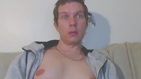 2small4you83 online show from February 11, 4:01 am