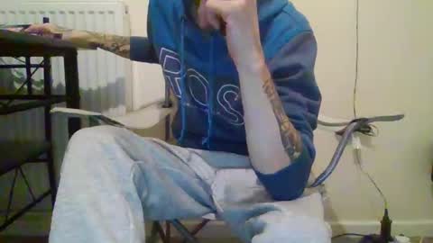 420feetloverr420 online show from December 2, 5:32 am