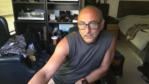 daddy vegas  for single women and couples here online show from March 5, 9:55 pm