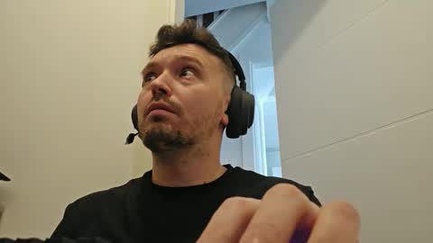 8inchdude93 online show from September 10, 10:47 am