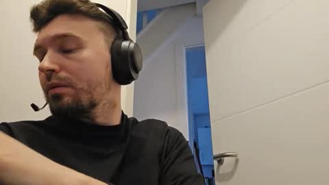 8inchdude93 online show from December 18, 12:12 pm