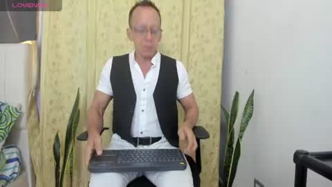 Axel online show from July 6, 11:40 am