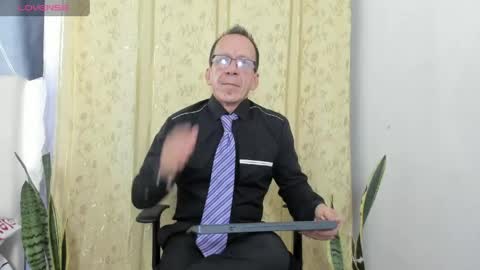 Axel online show from May 26, 11:50 am