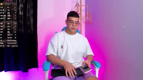 Snapshot of _blake_boy chatting on October 16, 12:46 pm _blake_boy online show from October 16, 12:46 pm