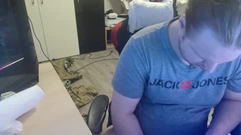 _kitsu_ online show from December 14, 3:35 am