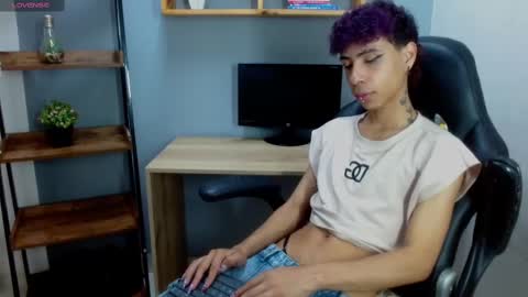 Snapshot of _lemmon_ chatting on February 20, 9:42 pm  L E M M O N  online show from February 20, 9:42 pm