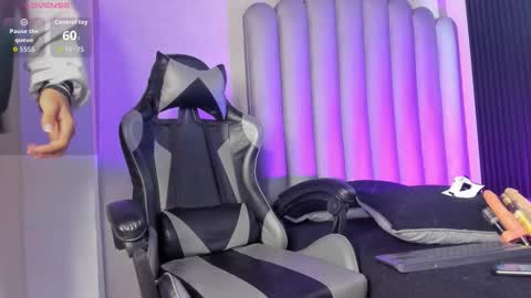 Snapshot of _leohot_ chatting on October 23, 4:38 am _leohot_ online show from October 23, 4:38 am