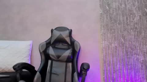 _leohot_ online show from November 10, 3:44 am