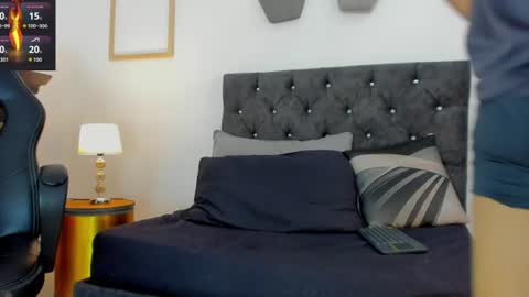 _maximo_1 online show from June 17, 1:35 pm