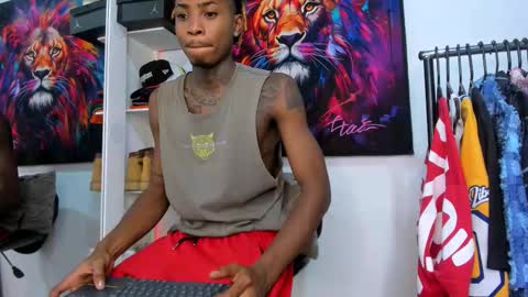 Snapshot of _pantera_09 chatting on October 19, 10:46 pm Kevin  online show from October 19, 10:46 pm