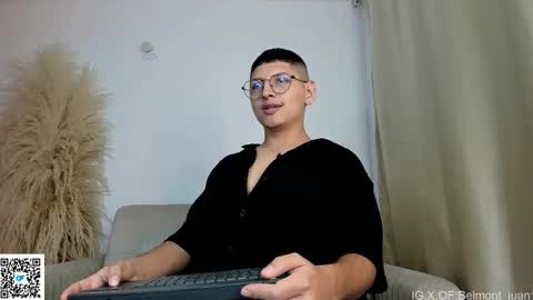 a_lejandro_0_8 online show from April 18, 5:09 am