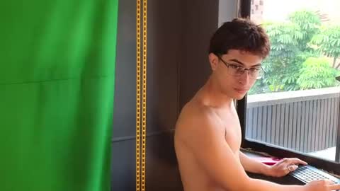 Aaron Ezequiel online show from June 28, 12:44 pm