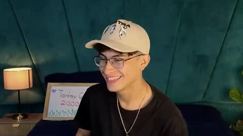 Aaron Ezequiel online show from December 3, 10:38 pm