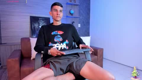 Aaron online show from December 17, 11:39 am