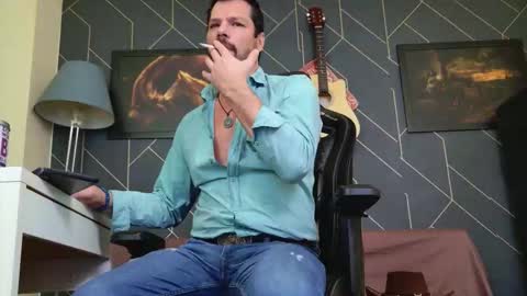 Aaron online show from December 3, 7:58 am