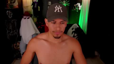 Snapshot of aaronfox_ chatting on October 24, 2:02 am AARON online show from October 24, 2:02 am