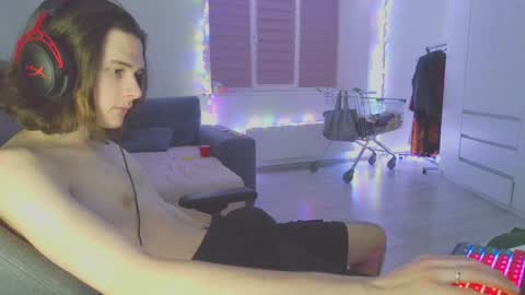 hi  cum in pvt noi extra tip online show from December 16, 12:16 pm