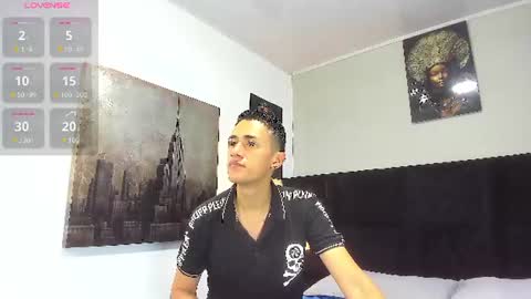adam_walker_1 online show from July 13, 3:47 pm