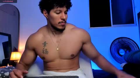 adambrocs1 online show from June 24, 4:26 am