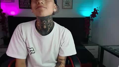 AdamsWalkerr  online show from February 24, 12:17 pm