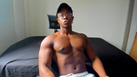 Snapshot of adonisknigh chatting on February 13, 12:43 pm Adonis Knight  online show from February 13, 12:43 pm