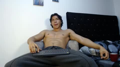 adriel_escalante online show from November 25, 4:25 am