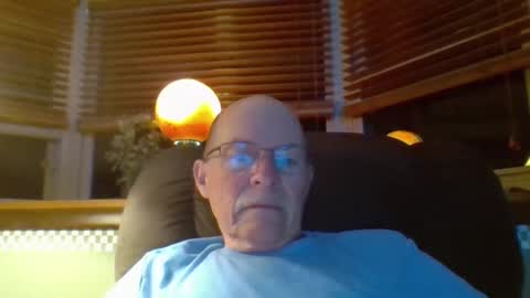 aguynrkfrd online show from October 3, 9:47 am