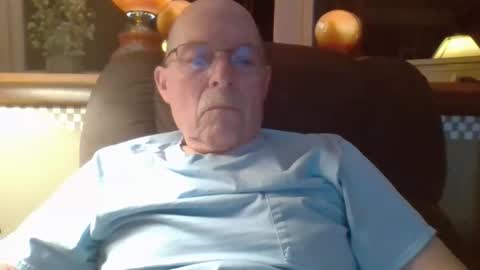 aguynrkfrd online show from April 1, 9:33 am