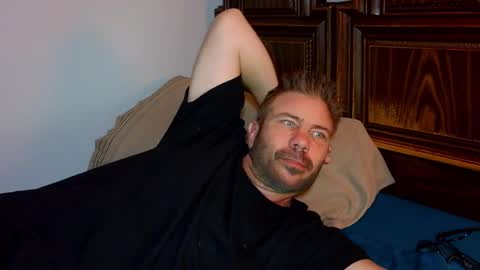 Blue Eyed Handsome Man online show from February 28, 2:43 am