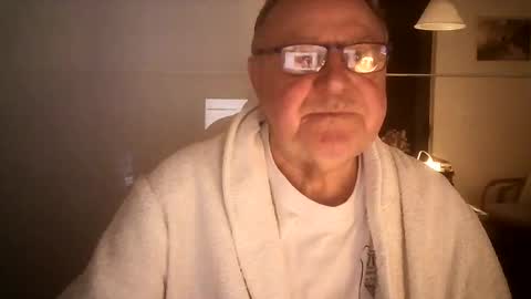 Snapshot of ahmole chatting on December 8, 9:30 pm Ole online show from December 8, 9:30 pm