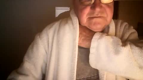 Snapshot of ahmole chatting on December 13, 10:13 pm Ole online show from December 13, 10:13 pm