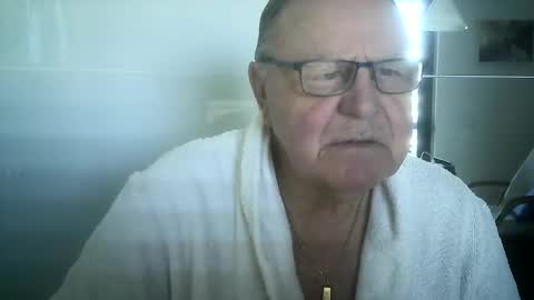 Snapshot of ahmole chatting on December 8, 10:52 am Ole online show from December 8, 10:52 am