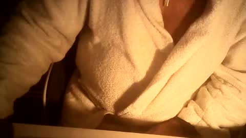 Snapshot of ahmole chatting on December 26, 7:27 pm Ole online show from December 26, 7:27 pm