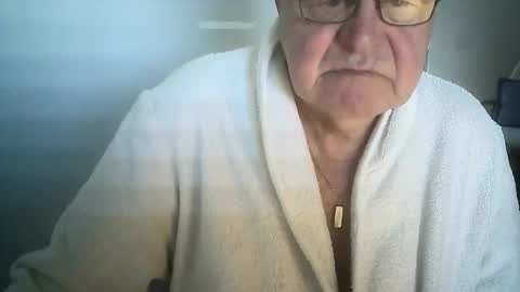 Snapshot of ahmole chatting on December 13, 9:25 am Ole online show from December 13, 9:25 am