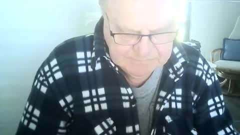 Snapshot of ahmole chatting on December 17, 10:12 am Ole online show from December 17, 10:12 am