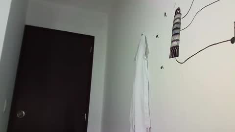 Snapshot of ahntony__69 chatting on December 12, 3:54 am ahntony  69 online show from December 12, 3:54 am