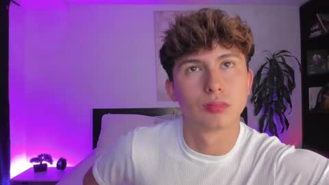 Snapshot of aidan_hale chatting on January 21, 2:33 am A H  online show from January 21, 2:33 am