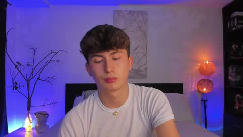 Snapshot of aidan_hale chatting on March 1, 4:26 am A H  online show from March 1, 4:26 am