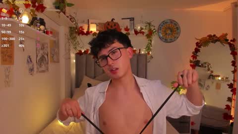 Snapshot of aidan_hale chatting on October 12, 12:26 am A H  online show from October 12, 12:26 am