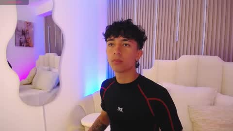 Aiden online show from March 25, 1:04 pm