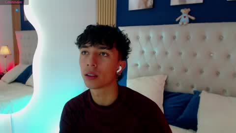 Aiden online show from March 28, 1:11 pm