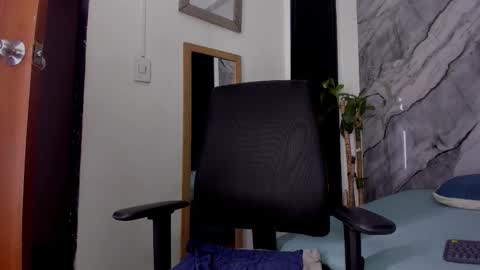 alan__smith online show from November 12, 8:03 pm