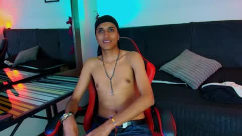 alan_colthon online show from April 24, 2:47 am