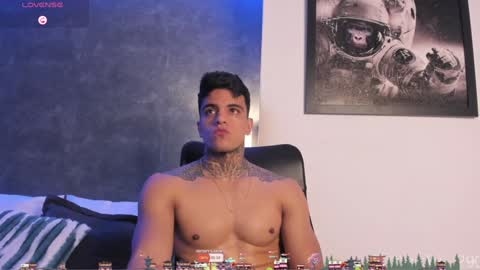 alan_morrys online show from December 14, 2:12 am