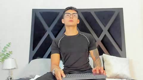 alan_salazar online show from May 19, 5:41 pm